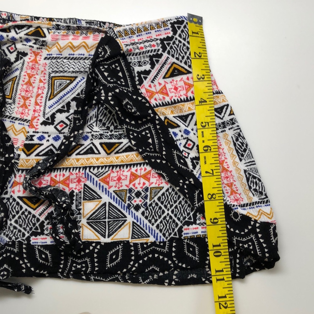 Flowy Patterned Shorts - Picture 7 of 7